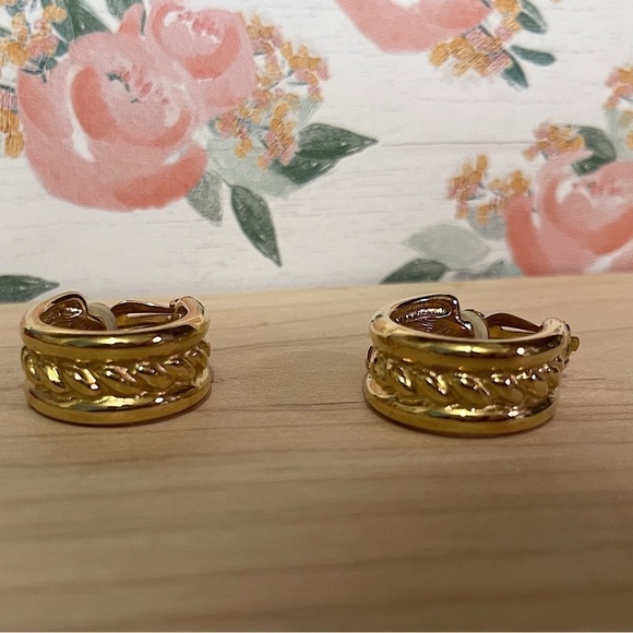 Vintage Givenchy Gold Clip-on Earrings - Picture 1 of 12